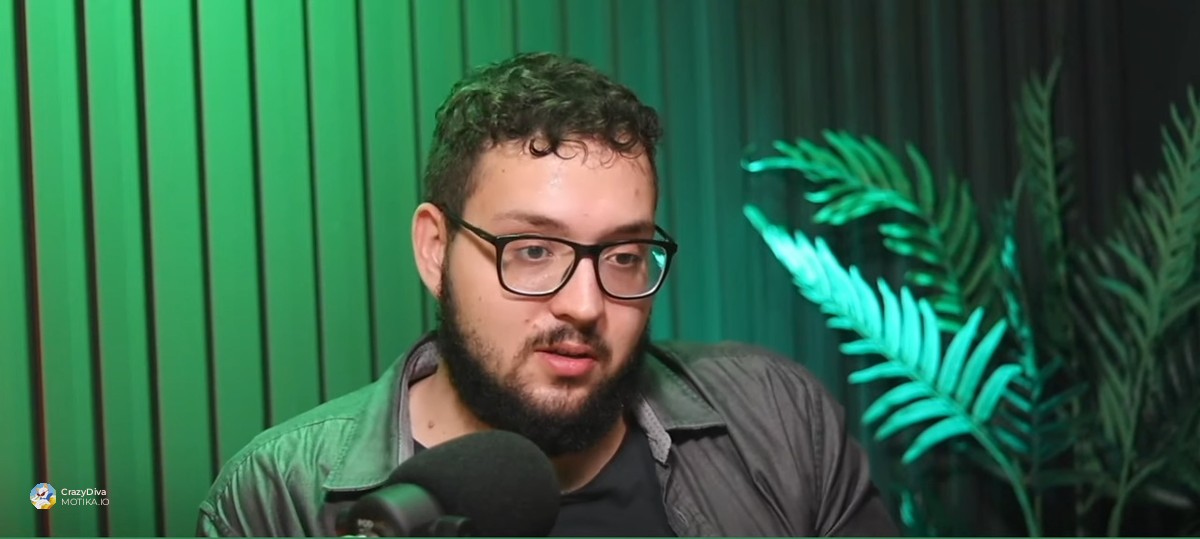 Александар е млад програмер кој западнал во секта и одвај се извлекол. Ова е неговата приказна