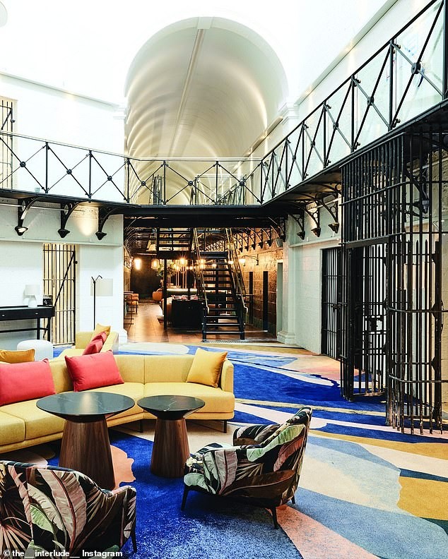 Подземен базен како круната на уникатниот хотел – изградба со посебно почитување кон историјата на местото