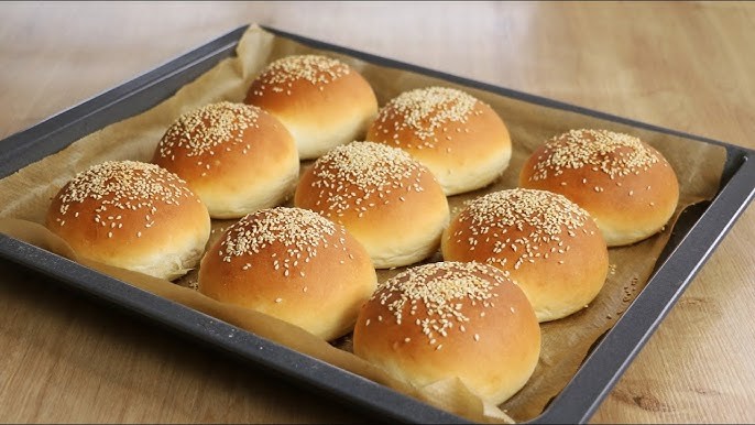 Совршени домашни лепчиња за бургер: Тајната состојка која ги прави меки како перничиеа