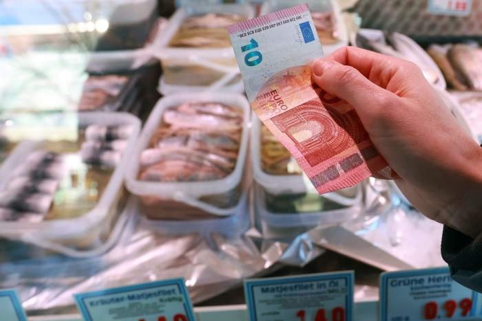 Во Германија сè повеќе луѓе едвај врзуваат крај со крај: што ни кажуваат бројките за сиромаштијата, пензиите и секојдневниот живот