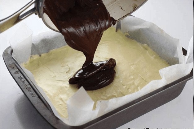 Состојки и едноставна подготовка за совршен домашен колач со гриз и кекс