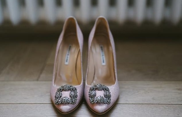 Влијаето на социјалните мрежи и свадбена опсесија ги затемнија алармите дека љубовта згаснува