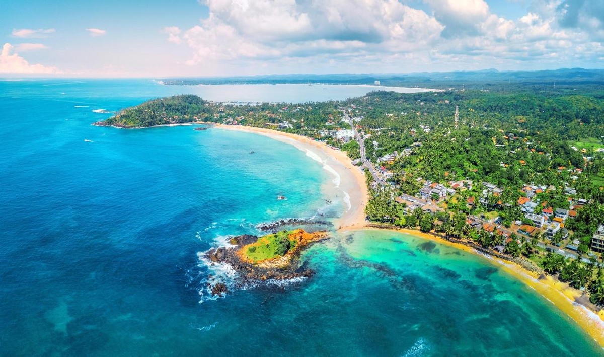 Апликантите мора да платат 500 долари по лице и да аплицираат онлајн, а визата се обновува годишно со потврда за даночно регистрирање