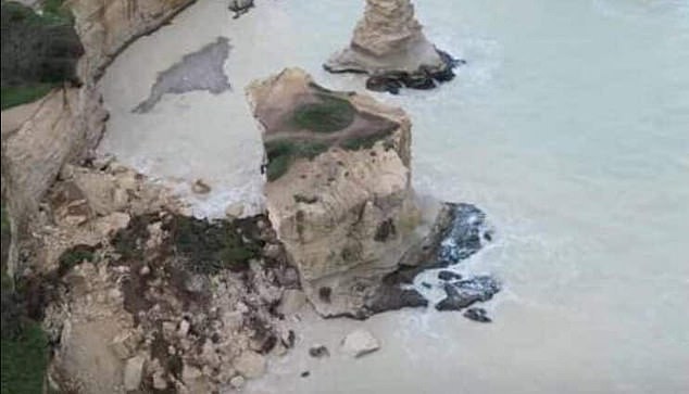 Понатиот „свод на љубовта“ во Италија се урна токму на Денот на вљубените – бура ја сруши легендарната туристичка атракција