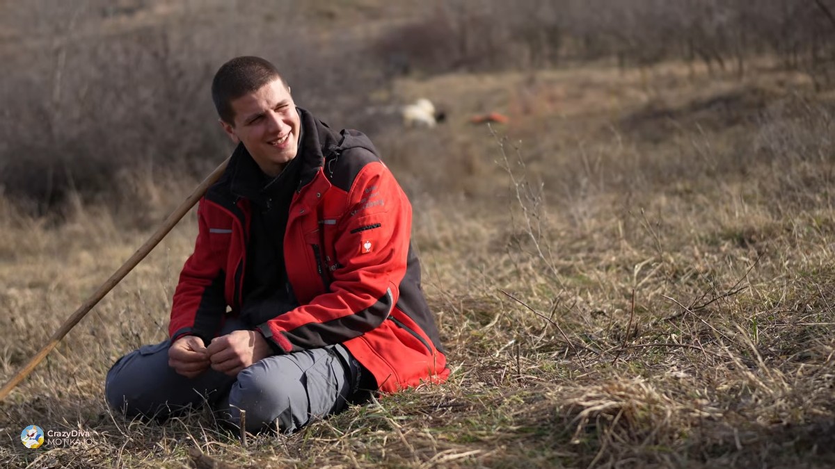 Зимскиот живот под шатор со 300 овци не го познава одморот или празникот