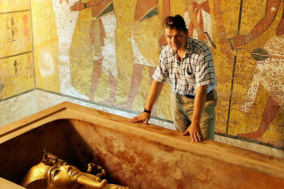 Смртта на финансиерот лорд Карнарвон – убод на комарец беше доволен за да се поттикне страв од проклетството