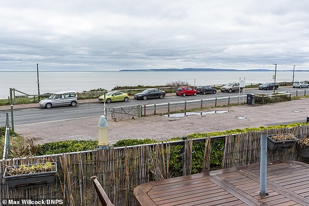 Незаконскиот ѕид од 5 на 2,5 метри – симбол на „приватноста“, но и причина за изгубени 50.000 евра