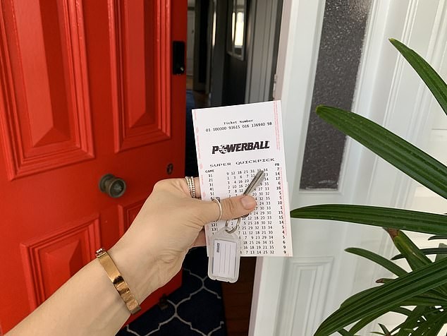 Го освоив лотото во Австралија – среќата ми ја смени судбината, но не секогаш на добро: Големите добивки не се лесни за чување, а парите ги менуваат луѓето