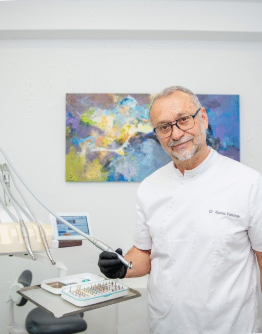 Бугарскиот стоматолог, кој живее во колиба како од бајките