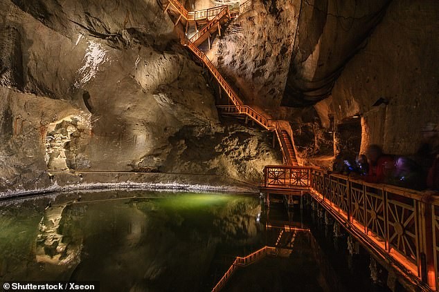 Подземното солено кралство во Полска со 240 километри тунели крие магични простори длабоко 327 метри под земја