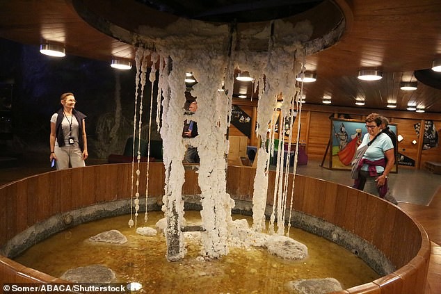 Во рудникот има простории за приватни настани, бања за респираторни третмани и ретки кристални пештери