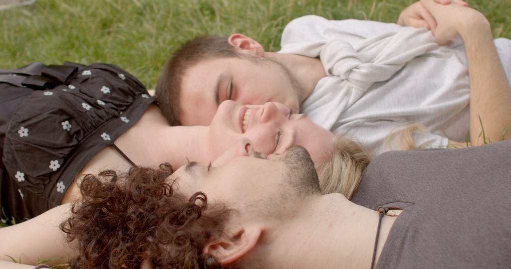 Њујорк: Повеќе љубов не значи премногу – Над 20 милиони жители без стигма кон алтернативниот стил на живот