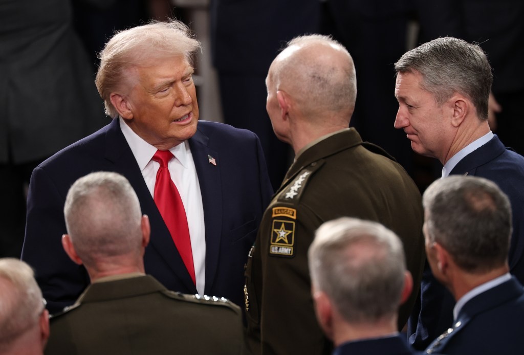 Трамп преместува поголема воена моќ на Блискиот Исток бидејќи Иран не успеа да постигне договор пред клучниот рок  – дали светот се подготвува за војна?