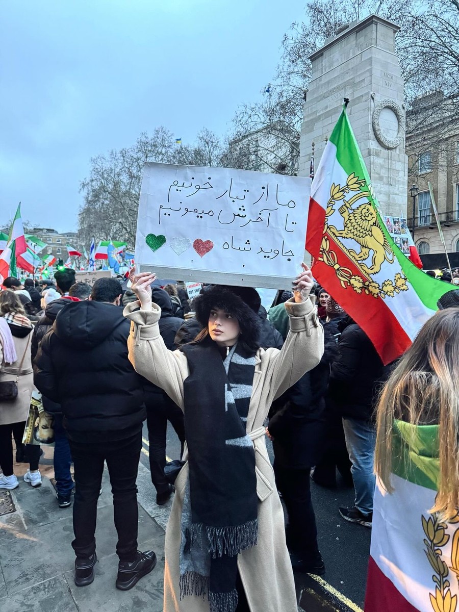 Најубавата Иранка повикува на мир – додека нападите на Трамп не запираат