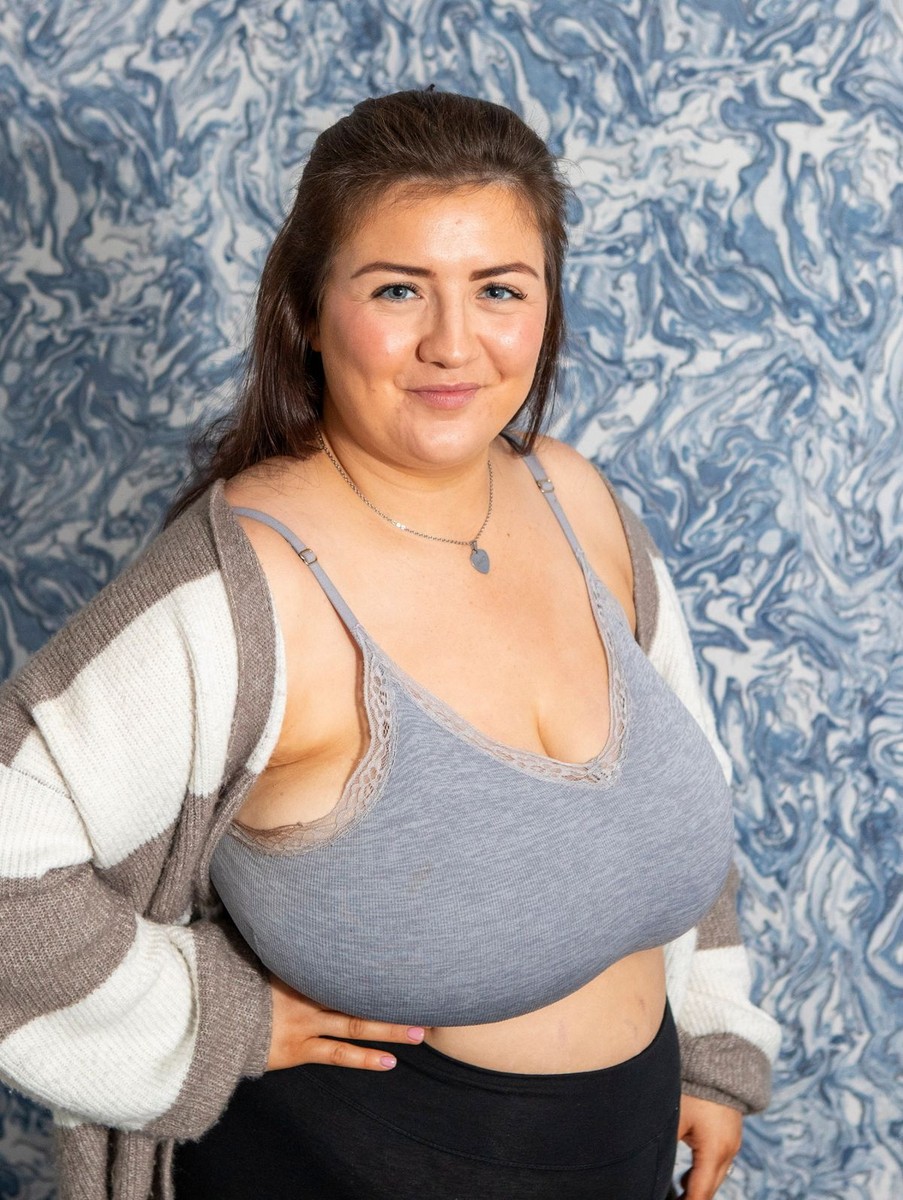 Мелиса размислува за создавање профил со содржини за возрасни поради финансискиот очај