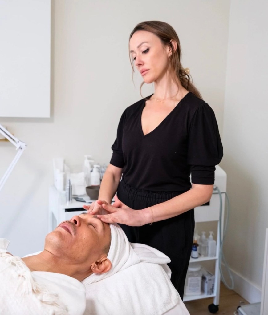 Сакате совршена кожа? Оваа фатална грешка сите ја правиме и ни ја уништува кожата, предупредува славната естетичарка на Бела Хадид