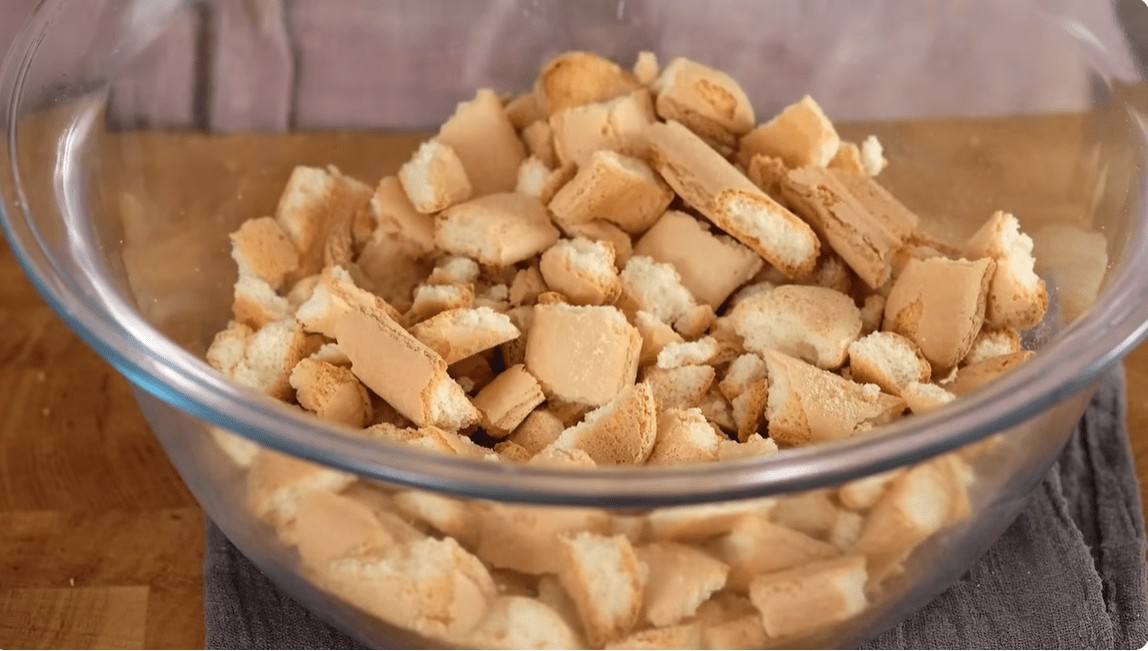 Потребни состојки и опрема: нутела, кафе, маскарпоне и кикиритки