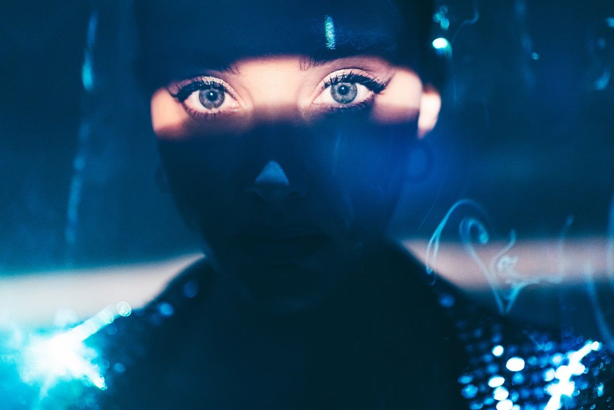 Многу мажи сакаат совршена жена – и преферираат изработена виртуелна партнерка наместо да се соочат со реалноста