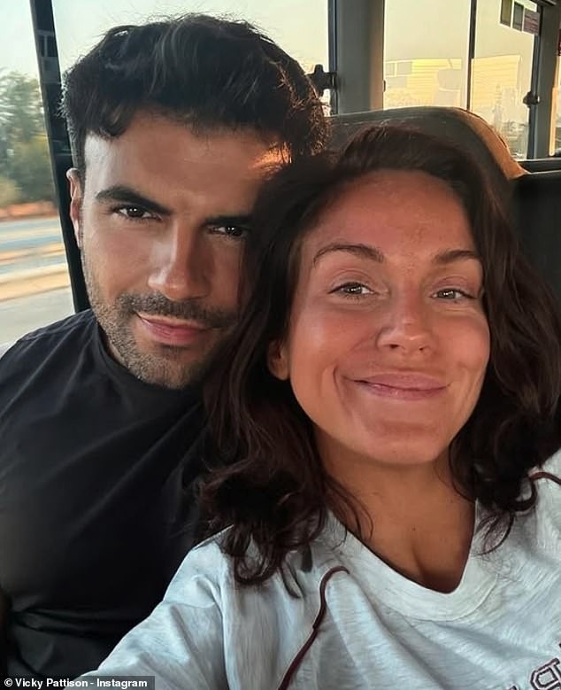 Скок на барањето за приватни летови додека патувачите се борат за спас