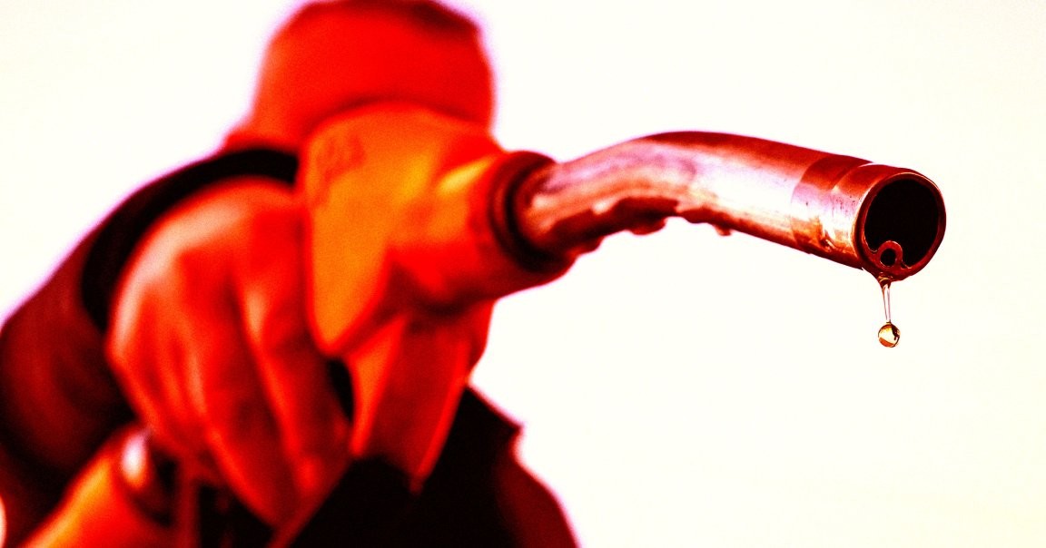 Светската економија пред колапс: Војната на САД против Иран ги блокира танкерите и ги турка цените на нафтата над 100 долари за буре