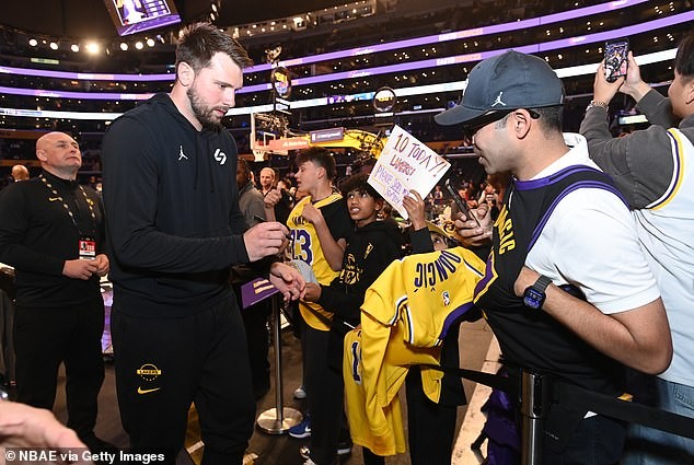 Потврда на разделбата: Дончиќ се обраќа јавно, вели дека секогаш ќе се бори за своите ќерки
