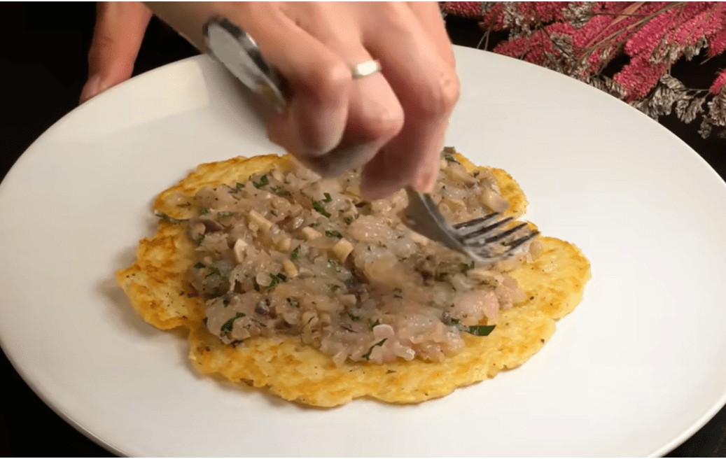 Потребни состојки за палачинки со пилешко и салата од печен зеленчук