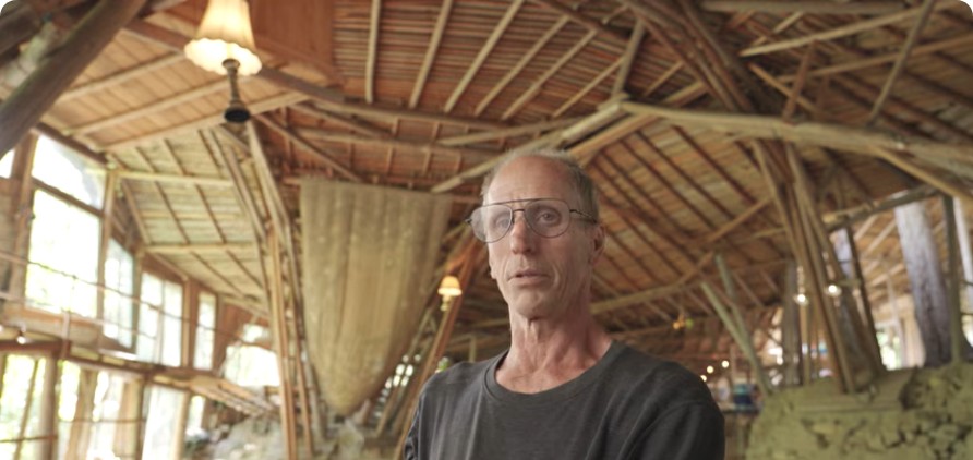 Сите системи за струја, вода и топлина се самостојно изградени и без зависност од мрежата