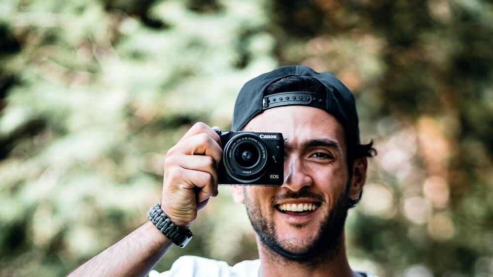 Пустиниците на Света Гора: монаси што живеат невидливи, молејќи се дури и додека спијат