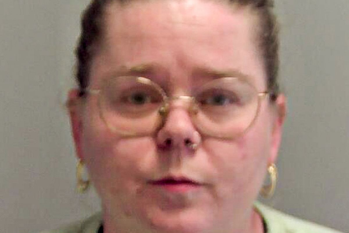 Мајка на шест деца измами осамени мажи преку лажна борба со рак и тврдења за самоубиство, украдувајќи им илјадници евра и заврши во затвор