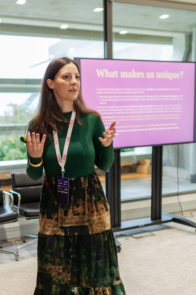 Д-р Вања Суботиќ: „AI не е ниту интелигенција, ниту е попаметна од човек. Проблемот е што ние премногу лесно ѝ веруваме.“