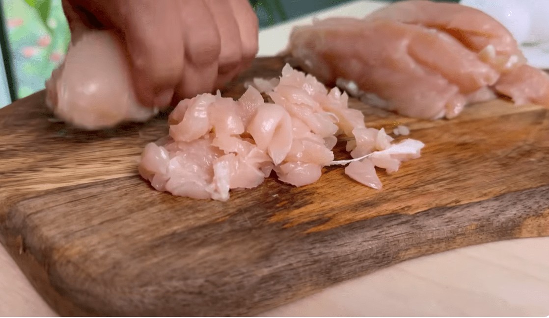 Список на потребни состојки за најдобрите домашни пилешки плескавици со моцарела