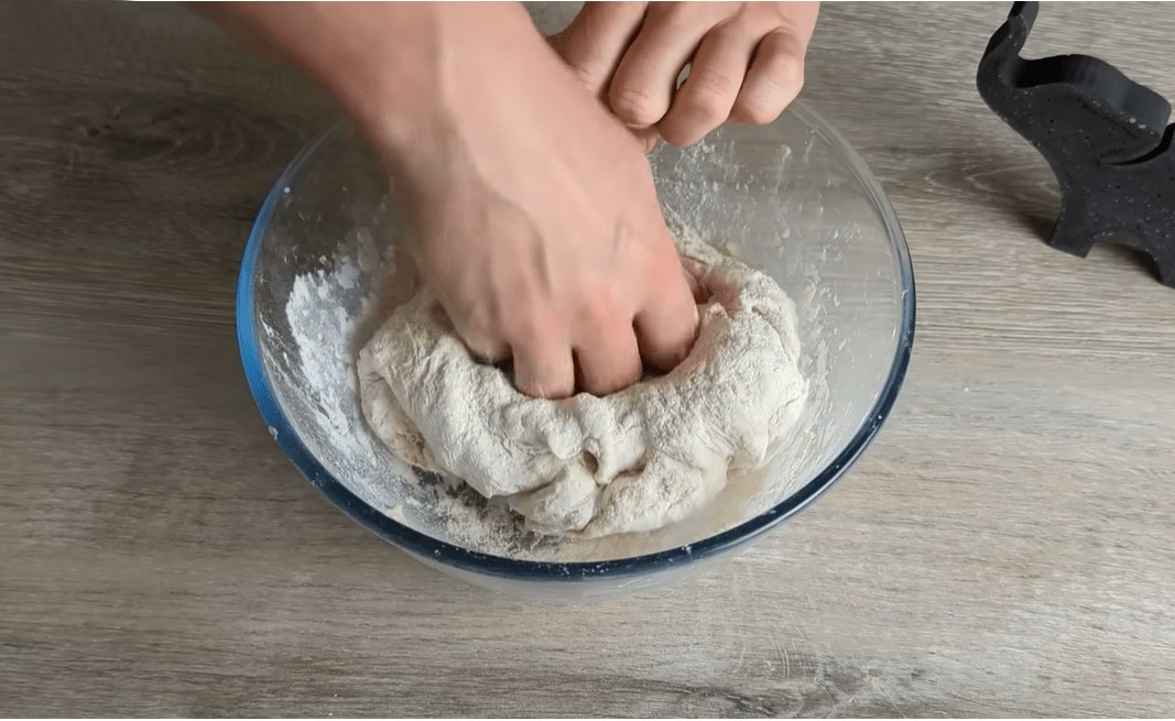 Подготовка – од месење тесто до магични ролнички со сирење и путер