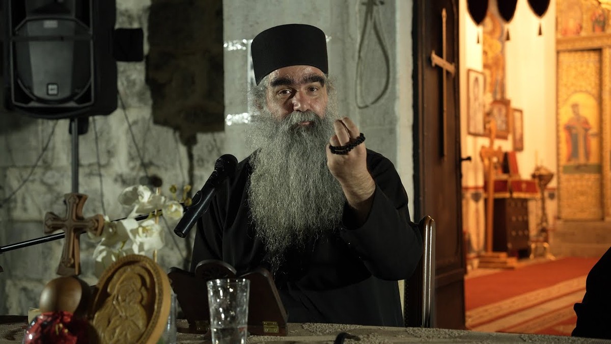 Крстот не се наметнува — туку доброволно се зема во животот, во бракот, во страдањата