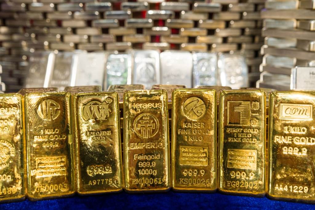 Нестабилноста на Иран дојде како изненадување – цените на златото и среброто бележат најголем пад годинава