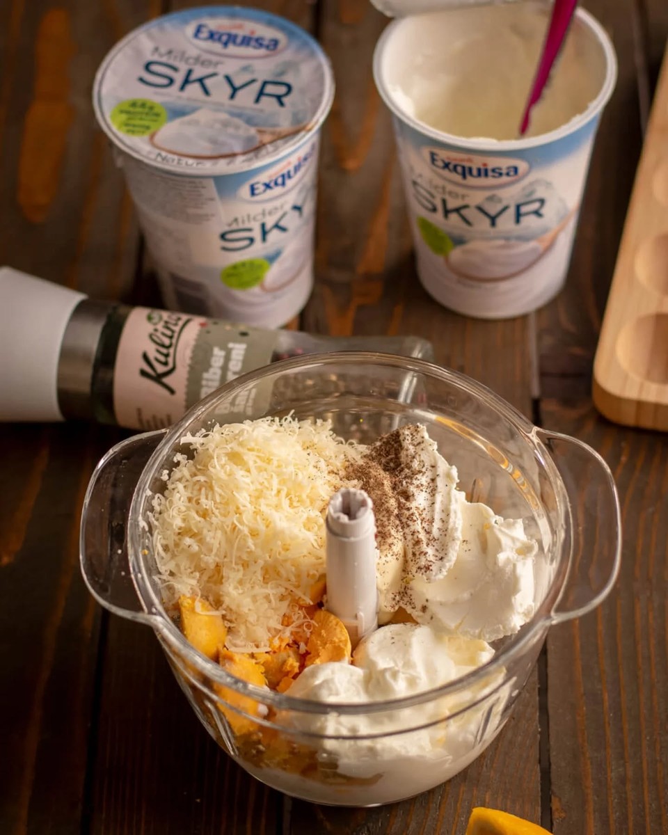 Правење цик-цак шара и подготвување на белките за полнење