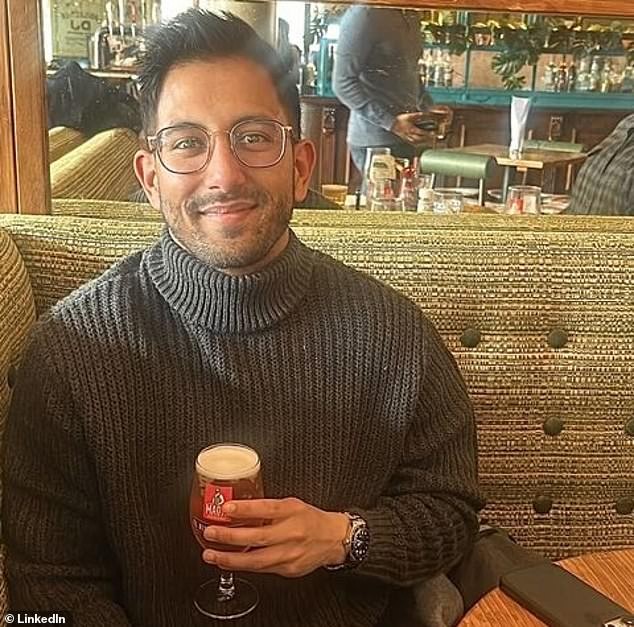 Учителот Алекс Мохамед испратил илјадници непримерни пораки и фотографии на група ученички вон работното време