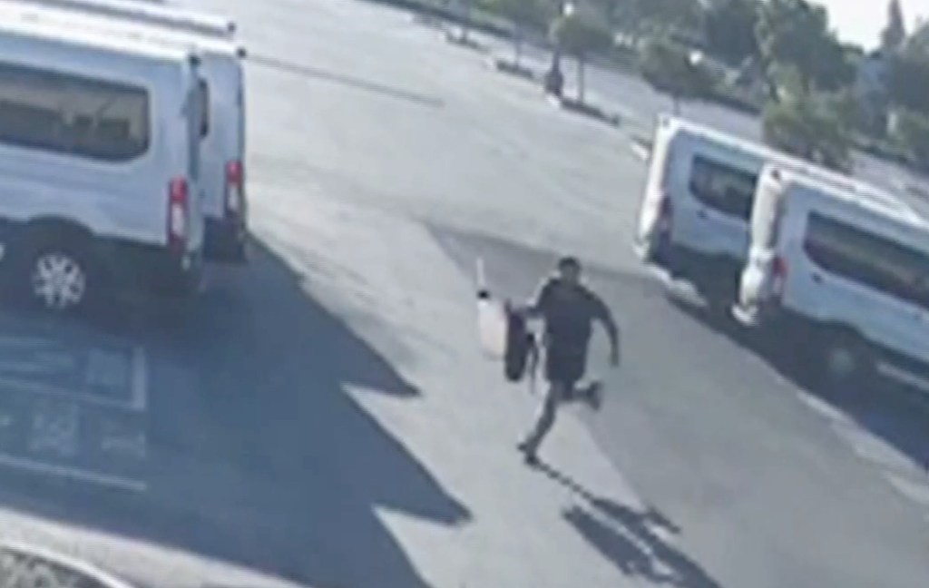 Криминалецот имал намера да украде уште повеќе бензин, но бил спречен да ги земе сите садови со себе