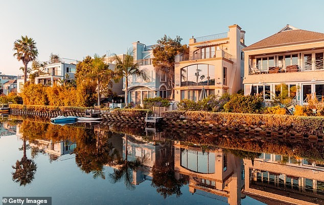 Методи на заведување: Скапи возила, лажна слика и меѓународна измама