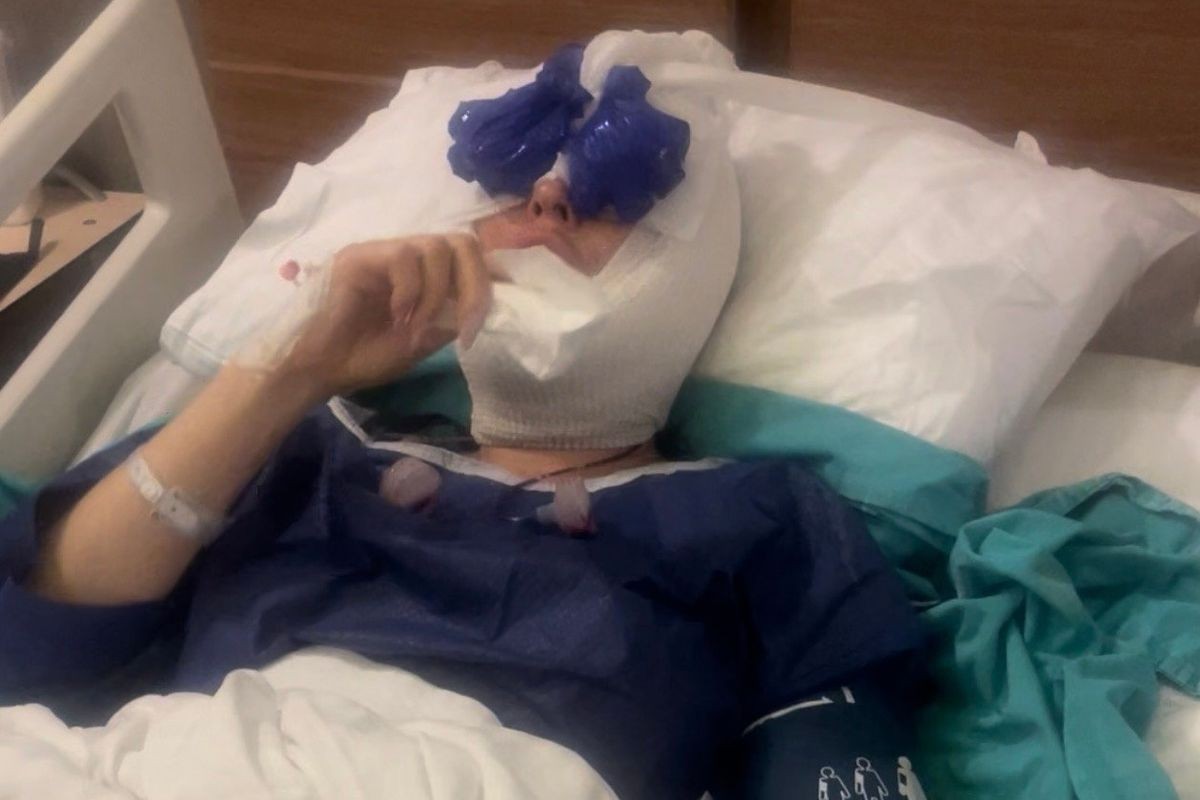 Тролови ја нападнаа дека изгледа постаро и ѝ советуваат да го тужи хирургот, но Џоџо е среќна со новиот изглед