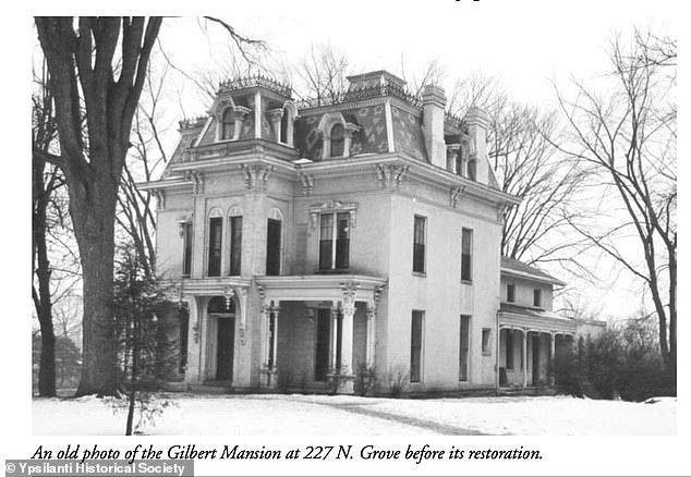 Како двајца браќа со еден долар создадоа ремек-дело вредно над еден милион долари и го спасија распаѓачкиот замок на Хилберт