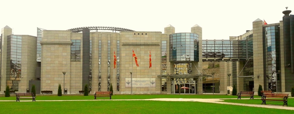 Носталгија по Југославија и шарената Македонија: религија, историја и македонска вода што извира од планина