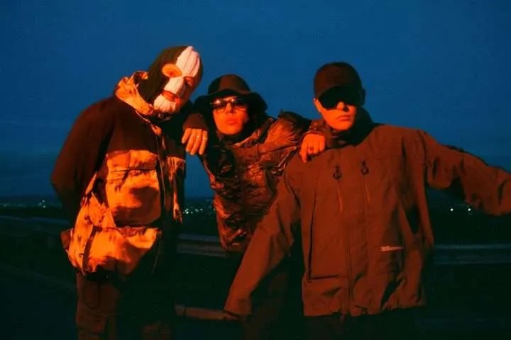 Секоја верзија на Rare And Deadly носи различна листа на песни и документира непостојана состојба, експерименти и настанување на музика