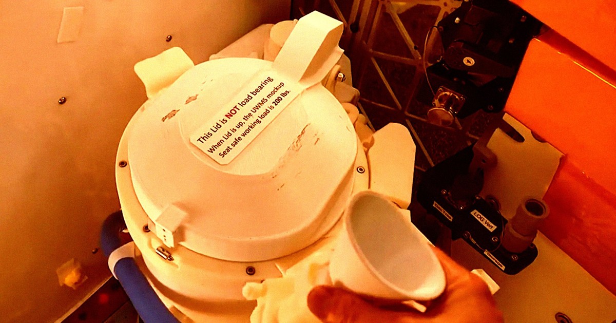 Пекол на Месечината: Тоалетот на НАСА се расипа само неколку часа од почетокот на историската мисија Артемис 2! Екипажот остана без основна потреба во длабокиот универзум