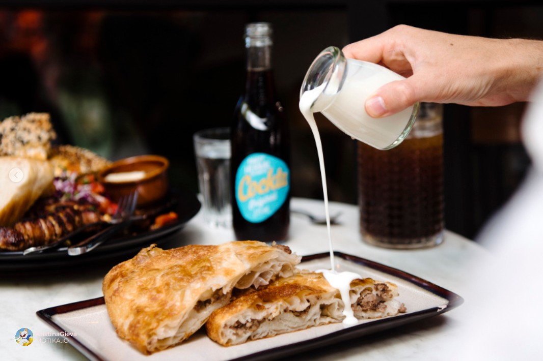 Патот на младоста и одлуката: Како се роди The Balkan Butler