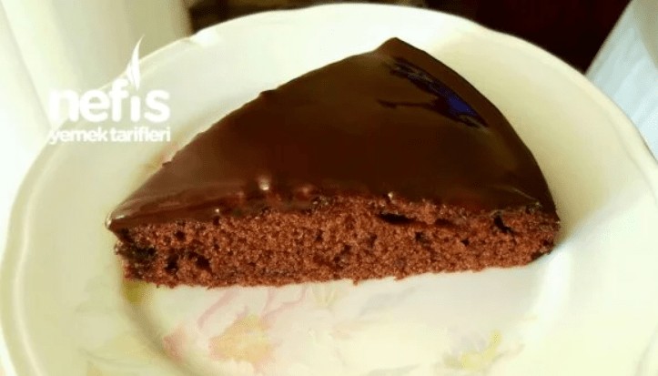 Сите состојки на едно место за наједноставната кремаста торта од тава