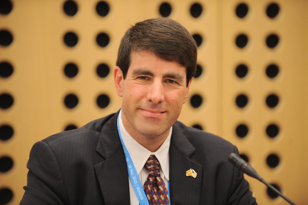 Семејна историја исполнета со прогонства, борба и невозможни патувања