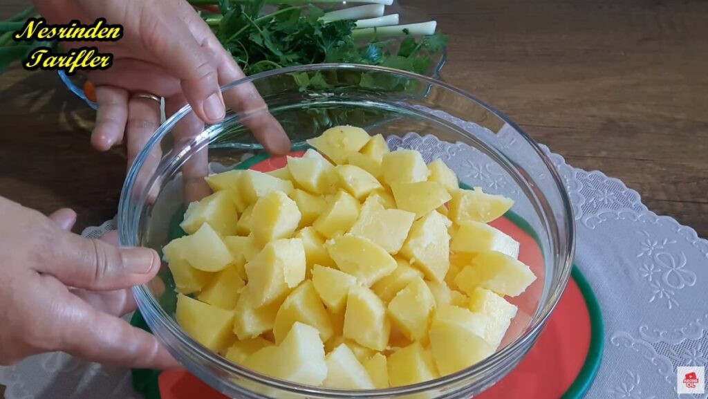 Состојки за идеалната компир салата – тоа што ви е потребно за совршен вкус