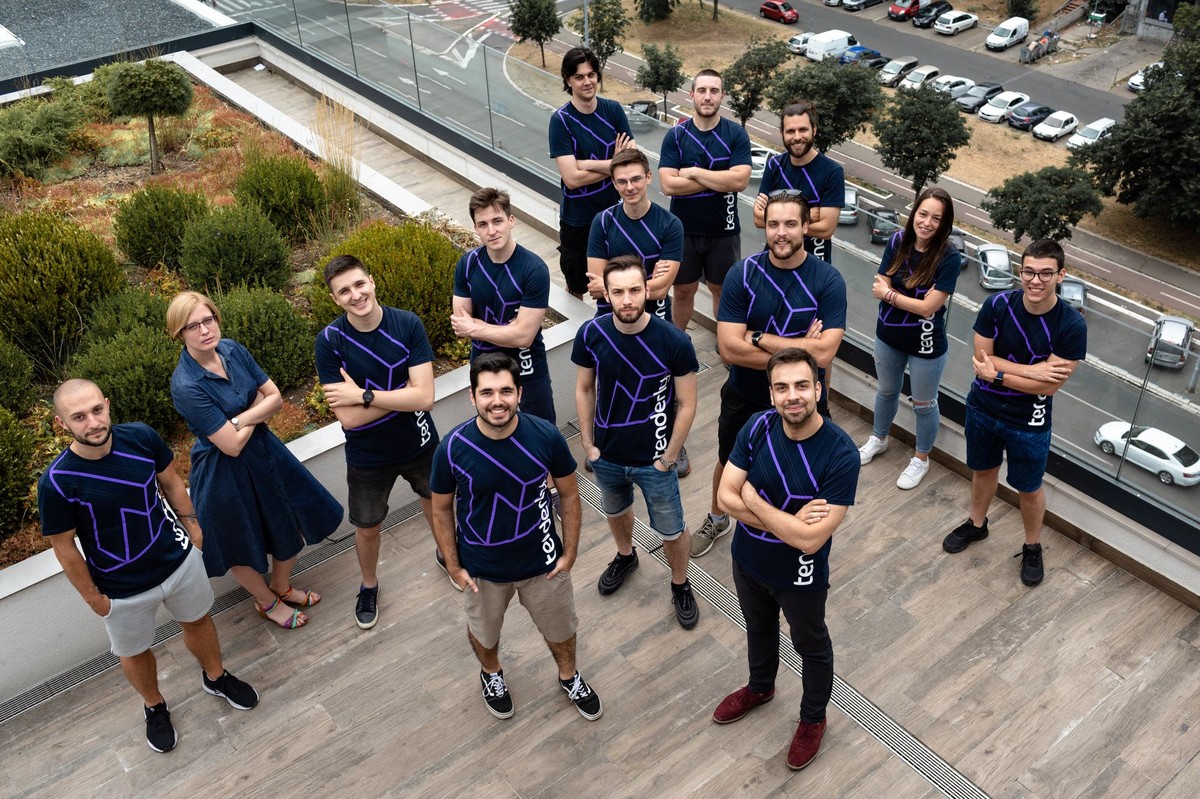 Љубовта кон игрите и банкротот поради работниот простор ги натераа на freelance пат