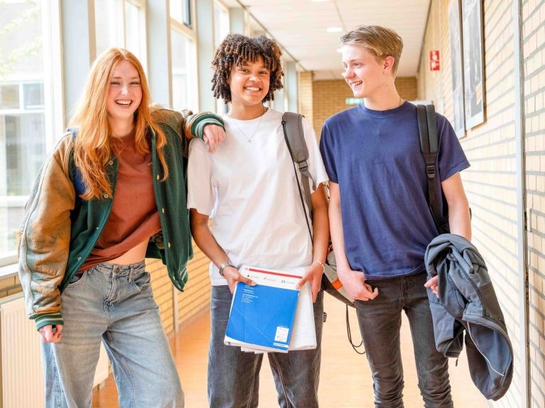 Политичка поларизација и растечка несигурност меѓу малцинствата ги турка младите надвор од Германија