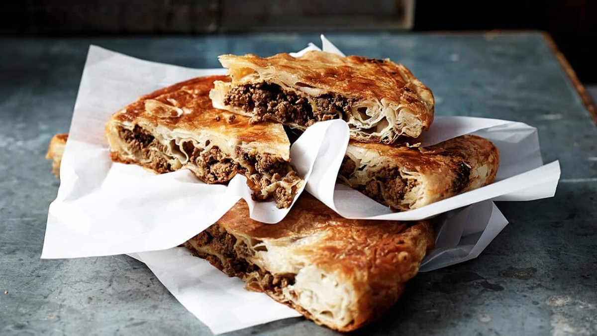 Четири слоеви, свежа рикота и бурекот без компромис го одликуваат Supreme Bakery во Сиднеј